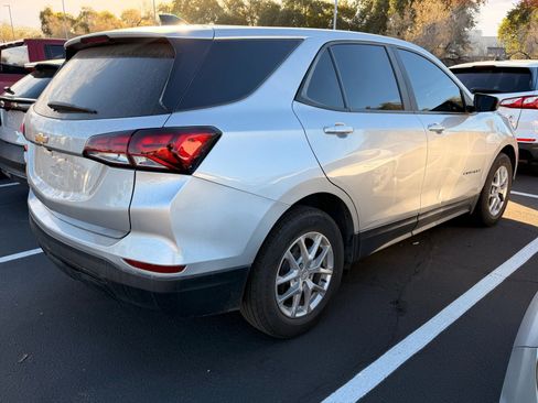 Used 2022 Chevrolet Equinox LS w/ LS Convenience Package image 3