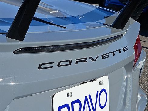 Used 2025 Chevrolet Corvette Stingray Preferred Conv w/ 2LT image 24