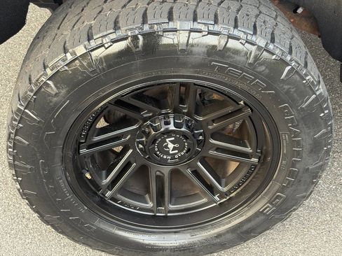 Used 2018 Chevrolet Silverado 1500 LT w/ All Star Edition image 17