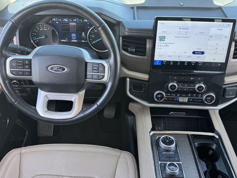 Used 2024 Ford Expedition Limited image 12