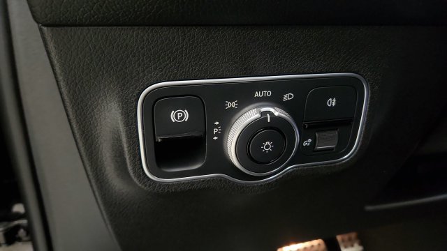Used 2023 Mercedes-Benz GLB 250 w/ AMG Line image 54