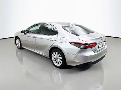 Used 2022 Toyota Camry LE image 5