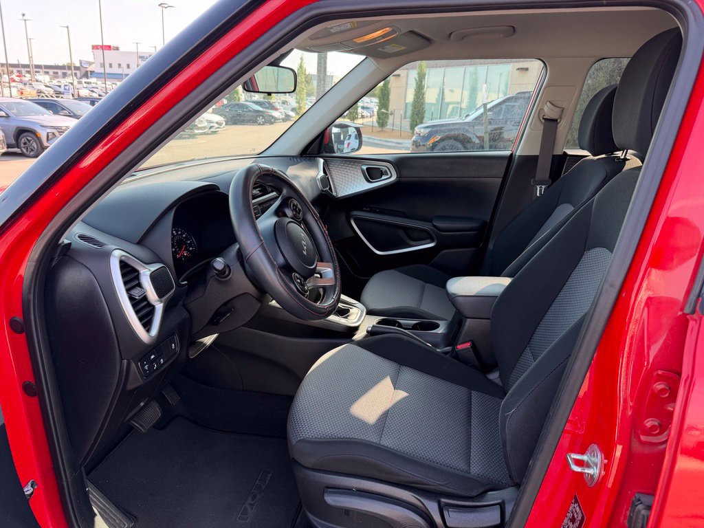 Used 2022 Kia Soul LX w/ Technology Package FWD image 5