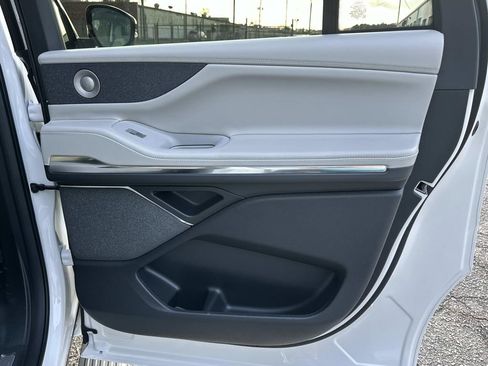New 2026 Lincoln Navigator L Reserve image 16