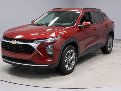 Used 2024 Chevrolet Trax LT w/ Driver Confidence Package image 7