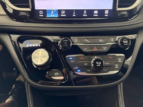 New 2027 Chrysler Pacifica Limited AWD/4WD image 38