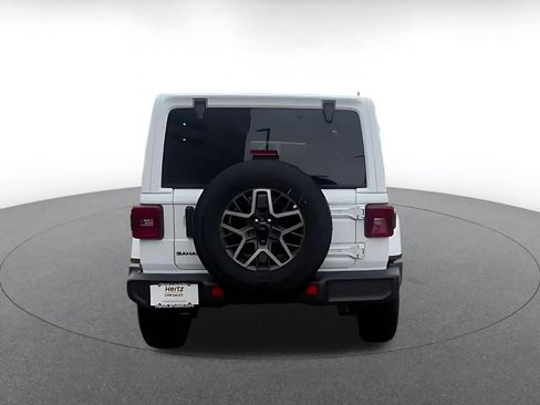 Used 2025 Jeep Wrangler Unlimited Sahara AWD/4WD image 12