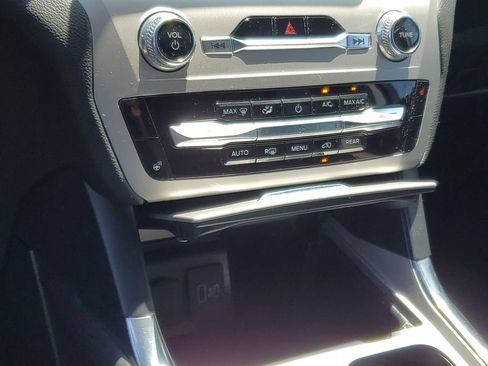 Used 2023 Ford Explorer XLT w/ Equipment Group 202A AWD/4WD image 21