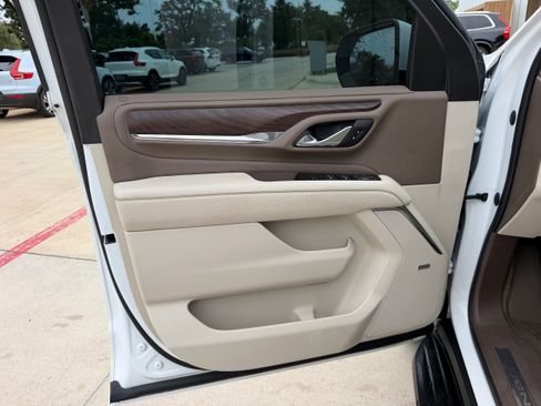 Used 2023 GMC Yukon XL Denali AWD/4WD image 25