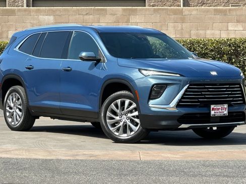 Certified 2025 Buick Enclave Preferred FWD image 2