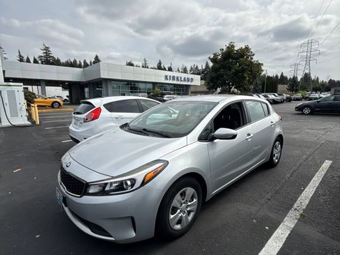 Used 2017 Kia Forte LX FWD image 1