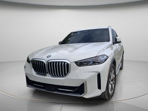 Used 2026 BMW X5 xDrive40i w/ Climate Comfort Package image 3