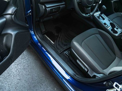 Used 2025 Subaru Crosstrek 2.5i Premium AWD/4WD image 18