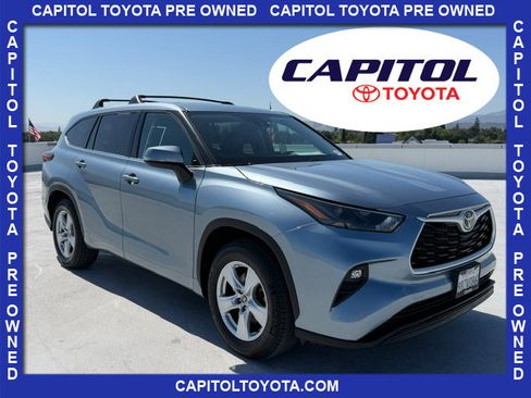 Used 2022 Toyota Highlander LE FWD image 1