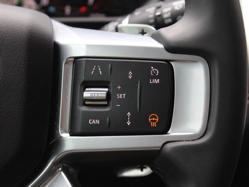 Certified 2025 Land Rover Discovery Dynamic SE image 18