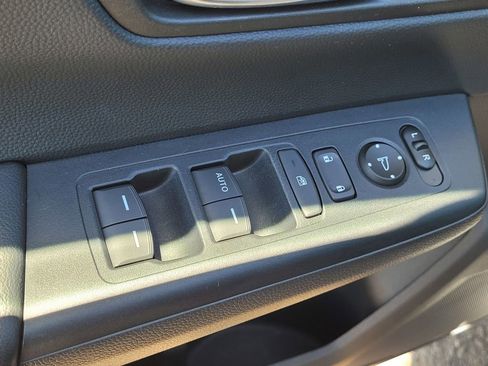 Used 2025 Honda CR-V LX image 16