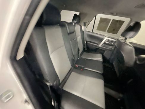 Used 2018 Toyota 4Runner SR5 Premium image 26