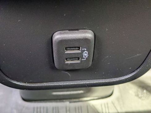 Used 2023 GMC Terrain SLE w/ Driver Convenience Package image 17