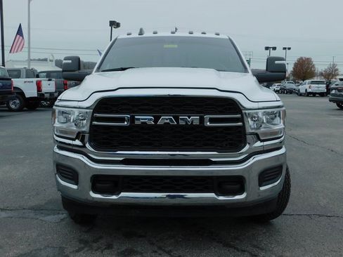 Used 2024 RAM 3500 Tradesman w/ Chrome Appearance Group image 3