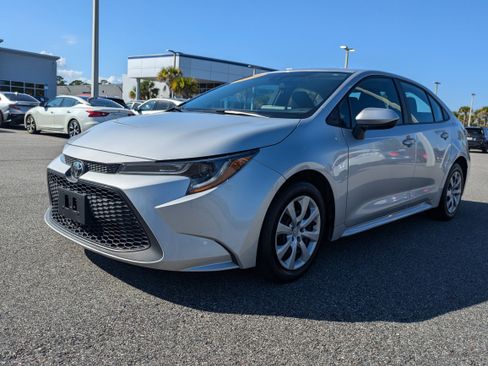 Used 2022 Toyota Corolla LE image 8