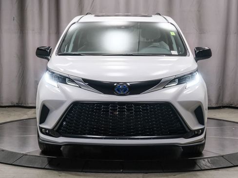 Used 2024 Toyota Sienna XSE w/ XSE Plus Package AWD/4WD image 6