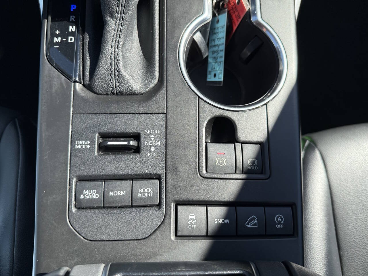 Used 2021 Toyota Highlander XLE AWD/4WD image 24
