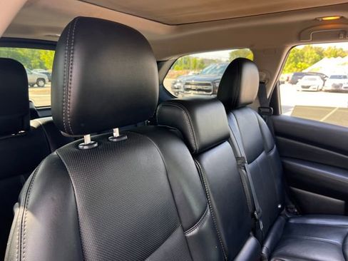 Used 2017 Nissan Pathfinder Platinum FWD image 30