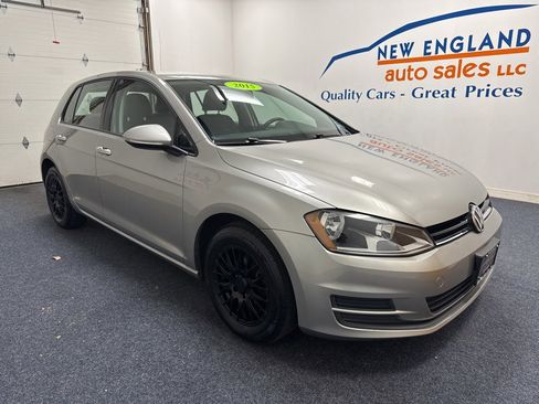 Used 2015 Volkswagen Golf S image 4