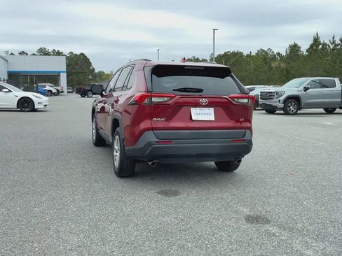Used 2021 Toyota RAV4 LE image 7