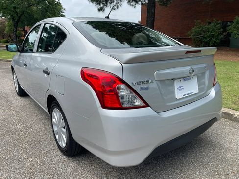 Used 2019 Nissan Versa FWD image 3