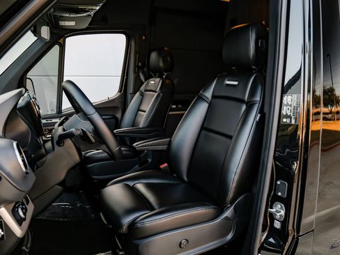 Used 2022 Mercedes-Benz Sprinter 3500 image 35