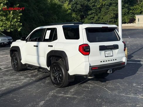 Used 2025 Toyota 4Runner SR5 AWD/4WD image 3