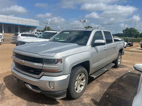 Used 2017 Chevrolet Silverado 1500 LT w/ All Star Edition AWD/4WD image 4