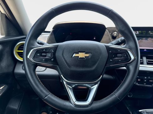 Used 2024 Chevrolet Trax LT w/ Driver Confidence Package FWD image 24