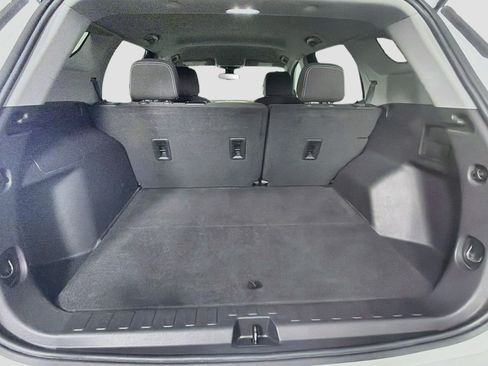 Used 2024 GMC Terrain SLE FWD image 27