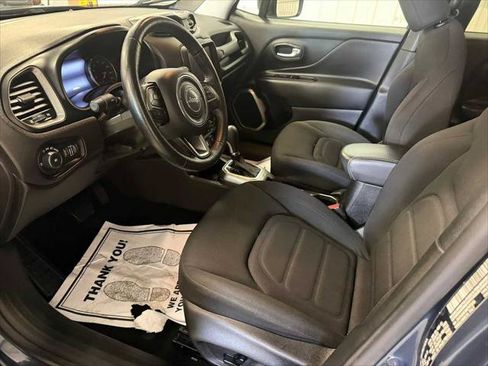 Certified 2022 Jeep Renegade Latitude w/ Convenience Group AWD/4WD image 19