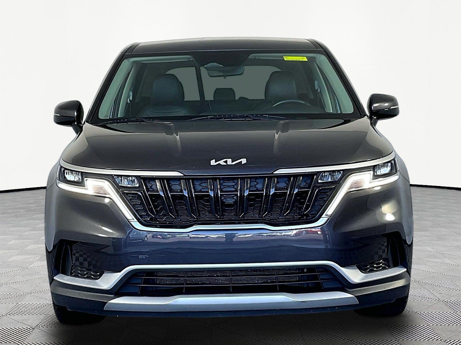 Used 2023 Kia Carnival LX FWD image 2