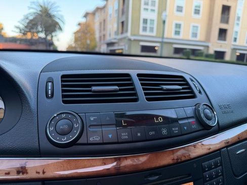 Used 2009 Mercedes-Benz E 550 Sedan image 69