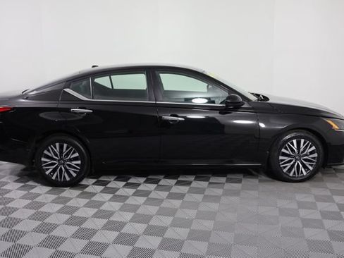 Used 2023 Nissan Altima 2.5 SV FWD image 9