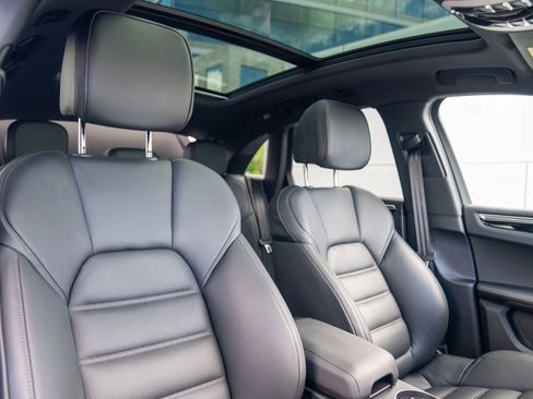 Certified 2026 Porsche Macan AWD/4WD image 26
