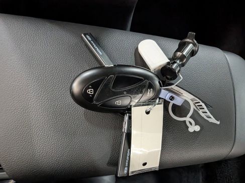 Certified 2025 Hyundai Elantra N Base image 26