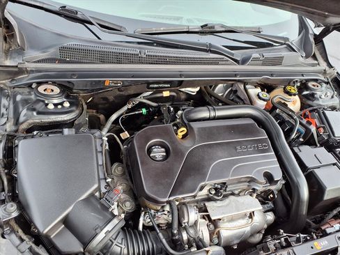 Used 2018 Chevrolet Malibu LT w/ Driver Confidence Package image 35