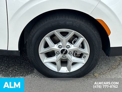 Used 2025 Kia Soul LX w/ LX Technology Package FWD image 14