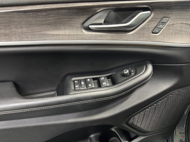 Used 2023 Jeep Grand Cherokee L Limited w/ Luxury Tech Group II AWD/4WD image 25