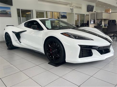 Certified 2023 Chevrolet Corvette Z06 w/ Stealth Interior Trim Package image 3