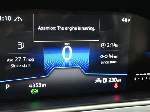 Used 2025 Volkswagen Taos SE w/ Panoramic Sunroof Package image 3