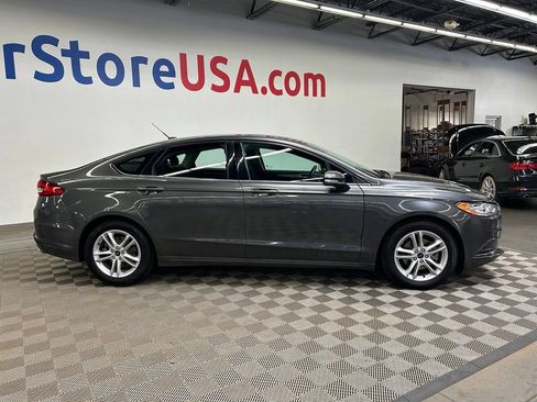 Used 2018 Ford Fusion SE FWD image 9