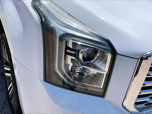 Used 2019 GMC Yukon Denali w/ Denali Ultimate Package AWD/4WD image 28