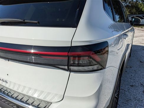 New 2025 Volkswagen Taos SE image 13