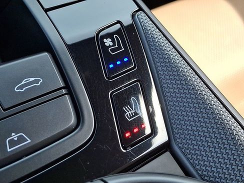 Used 2023 Porsche 911 Carrera image 24